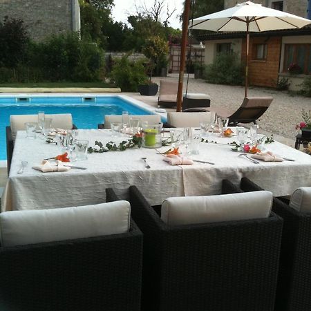 Logis Hotel La Grange Du Relais Коломбе-ле-Дез-Еґліз Екстер'єр фото