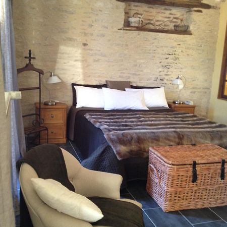 Logis Hotel La Grange Du Relais Коломбе-ле-Дез-Еґліз Екстер'єр фото