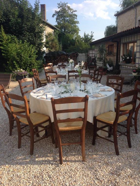 Logis Hotel La Grange Du Relais Коломбе-ле-Дез-Еґліз Екстер'єр фото