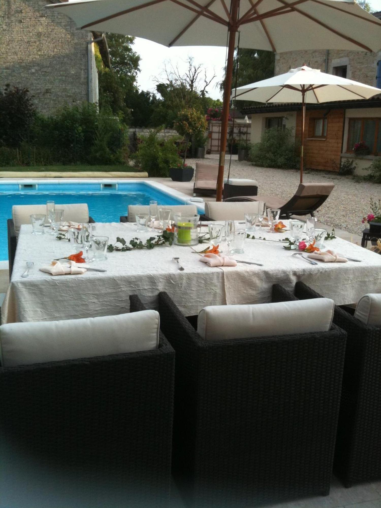 Logis Hotel La Grange Du Relais Коломбе-ле-Дез-Еґліз Екстер'єр фото