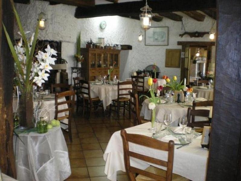 Logis Hotel La Grange Du Relais Коломбе-ле-Дез-Еґліз Екстер'єр фото