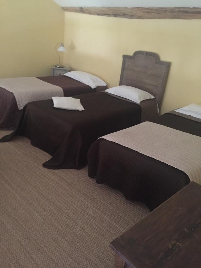Logis Hotel La Grange Du Relais Коломбе-ле-Дез-Еґліз Екстер'єр фото